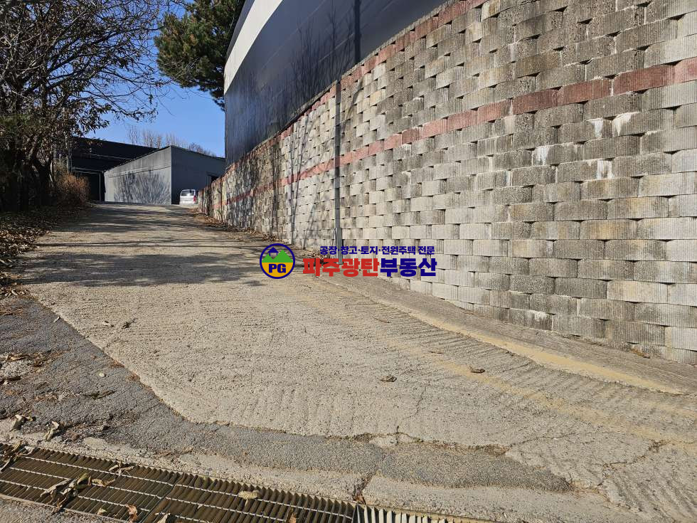 경기 파주시 광탄면 신산리 대지1465평 건물336평 고5.5m 8m 오수직관연결가능 식품공장가능 매매 매물번호 10032 사진 2